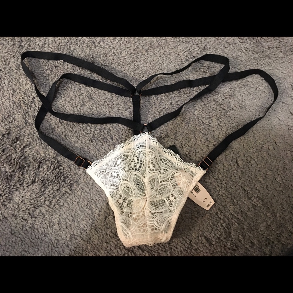 Victoria’s Secret Very Sexy pink & black v-string